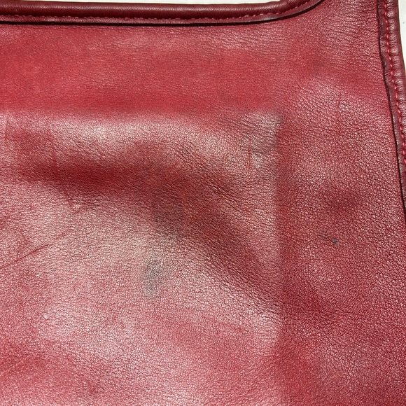 Coach leather bag. Dark red.  Vintage! One main compartment with zip pocket. - Picture 5 of 9